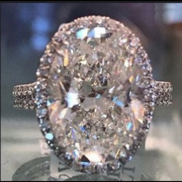 Gorgeous 5.8 Carat Cocktail Ring - Picture 5 of 5